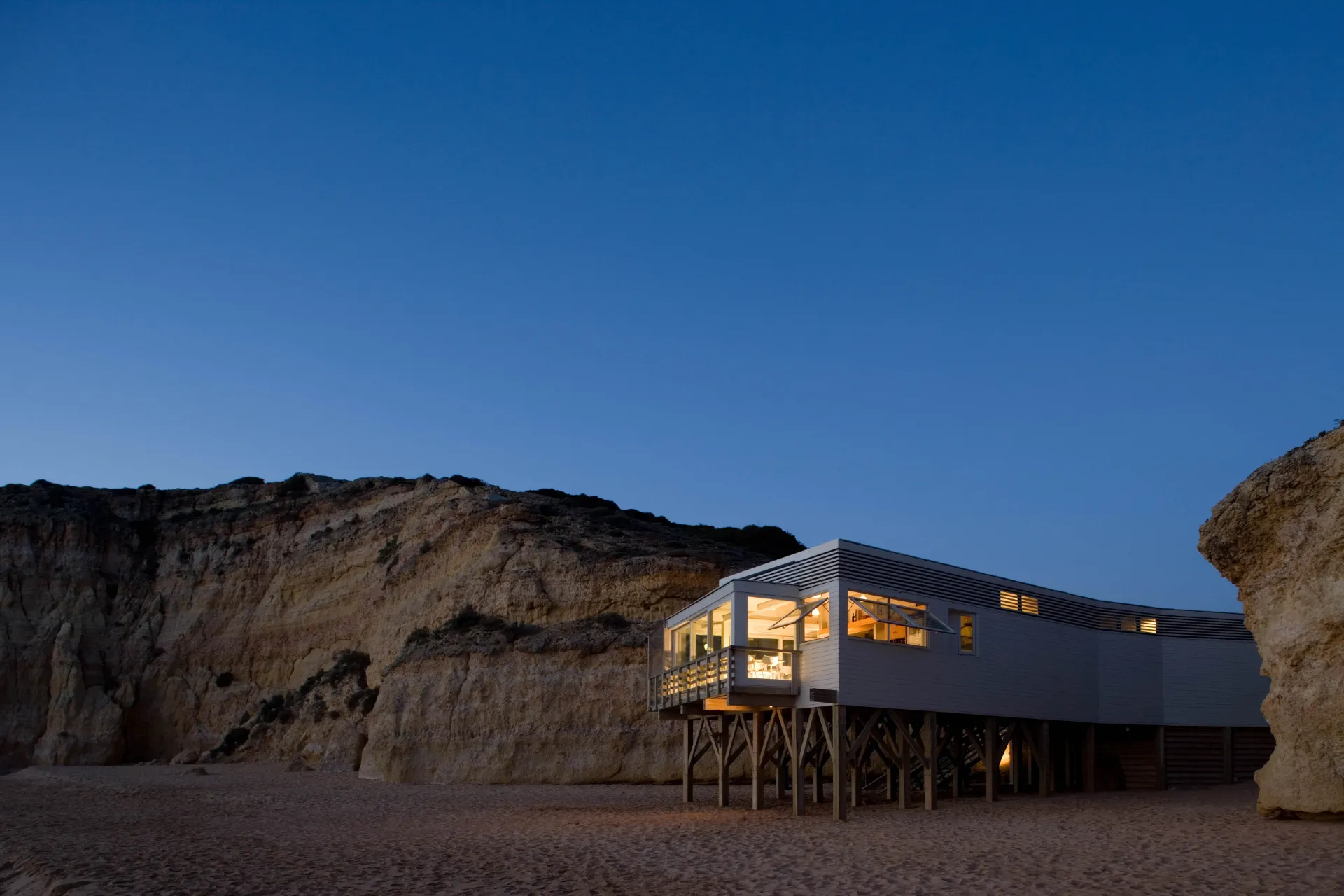 Apoio de praia dos Caneiros